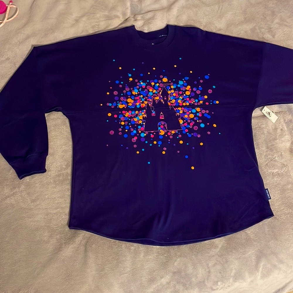 Disneyland Resort Spirit Jersey in purple Size M NWT Puffy logos and glitter